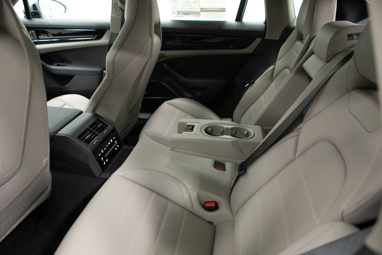 Thumbnail: 2026 Porsche Panamera - 37