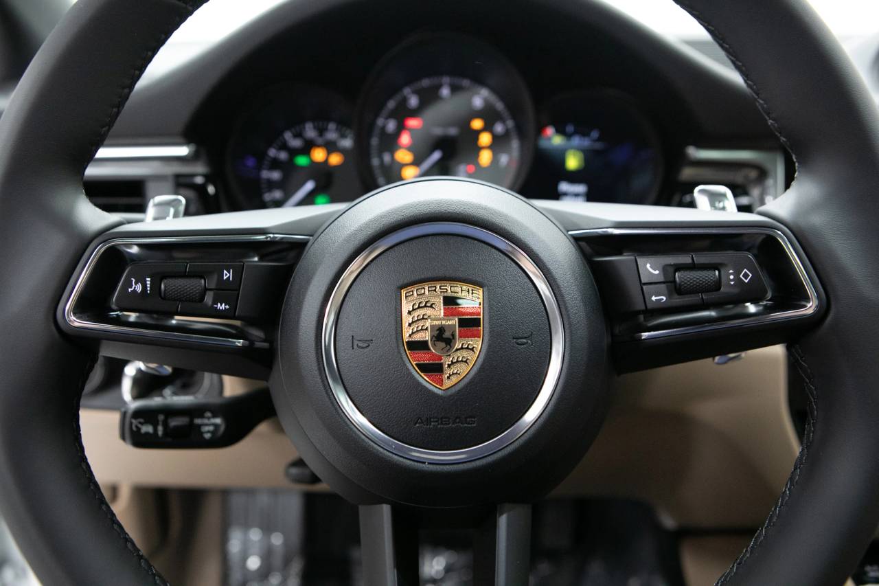 Thumbnail: 2026 Porsche Macan - 21