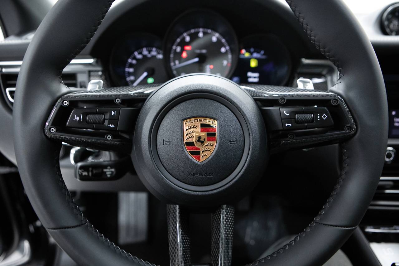 Thumbnail: 2026 Porsche Macan - 21