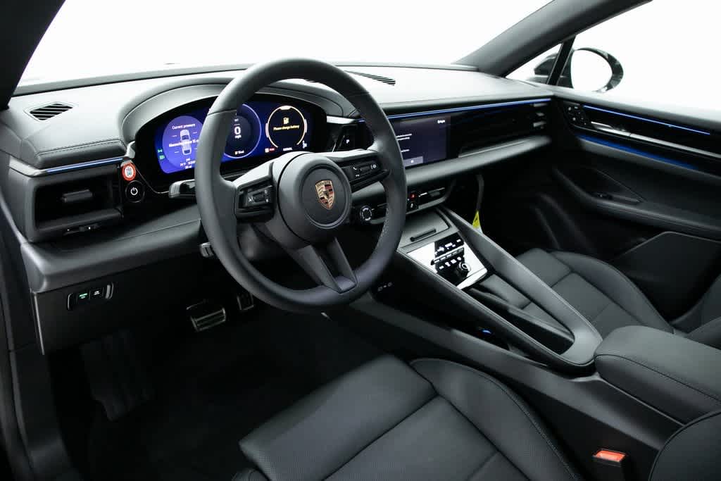 Thumbnail: 2025 Porsche Macan - 4