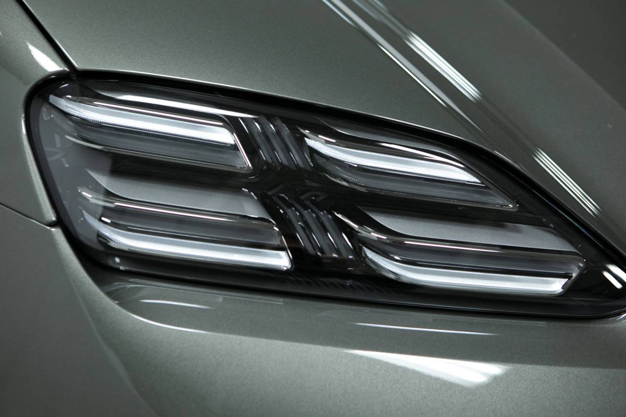 Thumbnail: 2026 Porsche Macan - 13