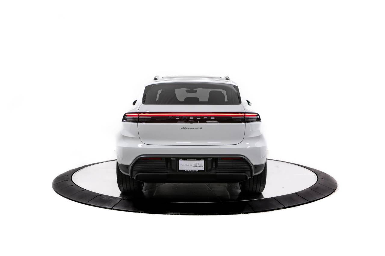 Thumbnail: 2026 Porsche Macan - 6