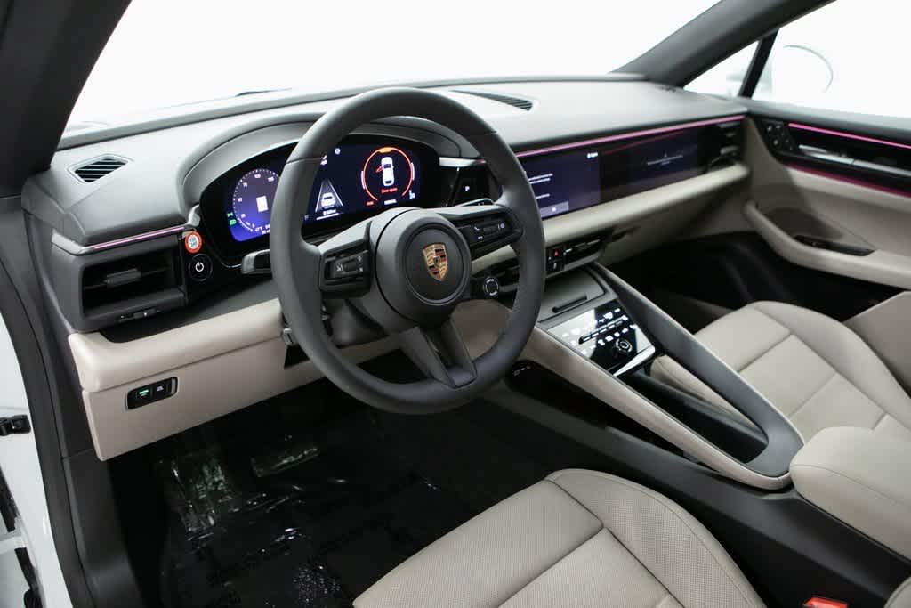 Thumbnail: 2025 Porsche Macan - 4