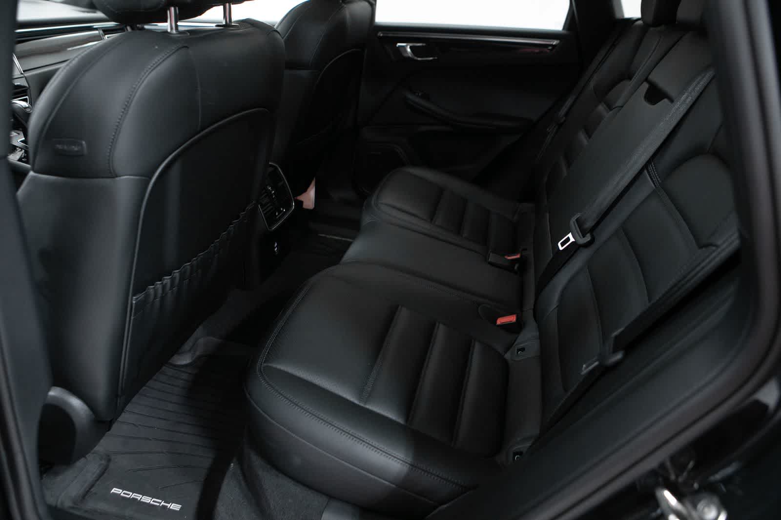 Thumbnail: 2026 Porsche Macan - 34