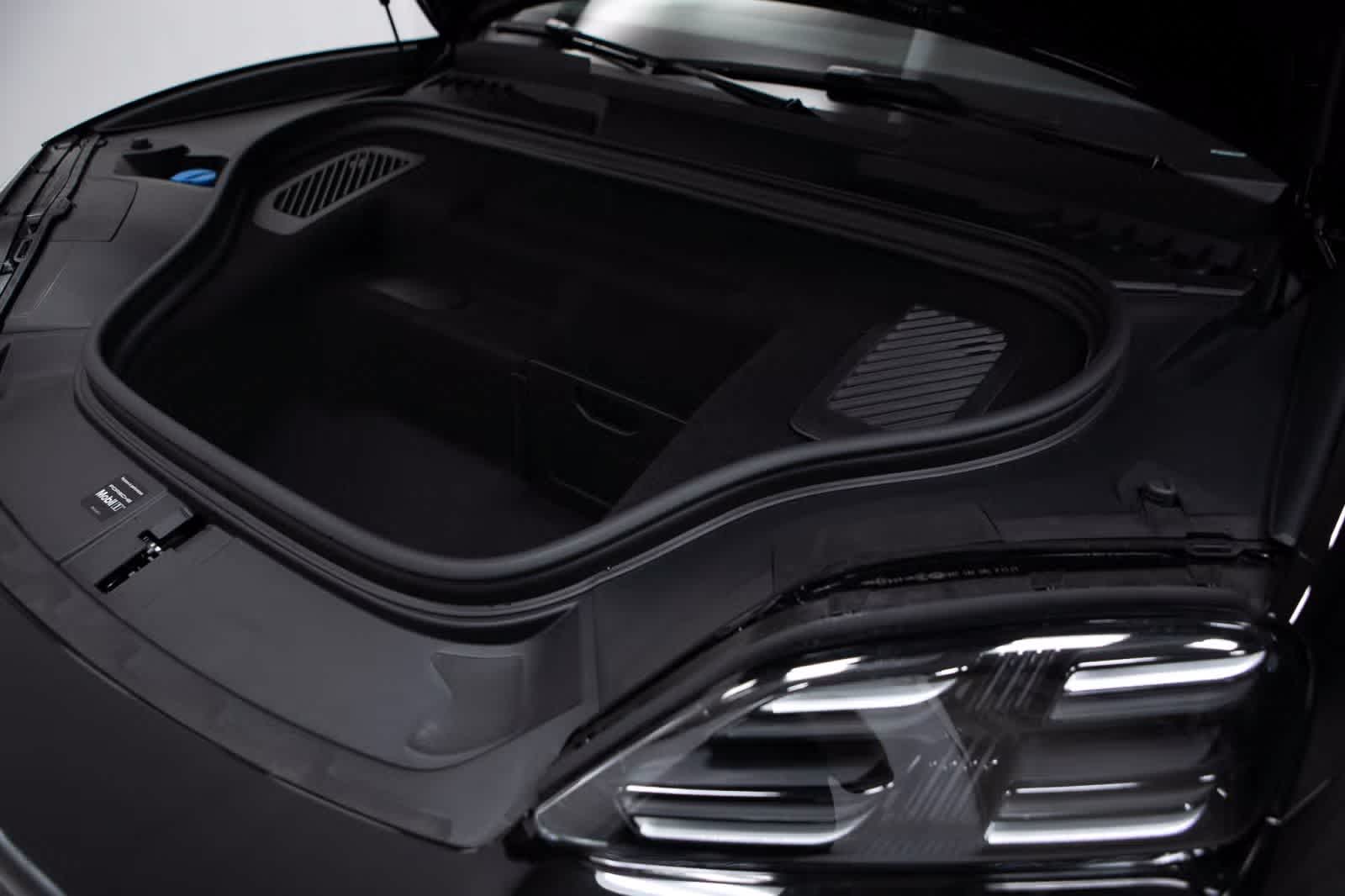 Thumbnail: 2025 Porsche Macan - 38