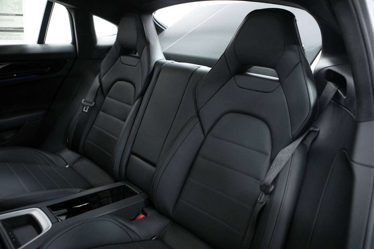 Thumbnail: 2026 Porsche Panamera - 39