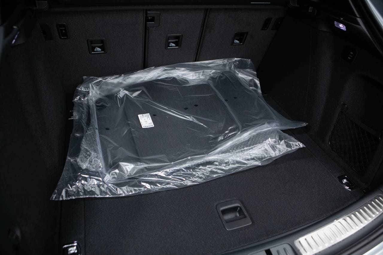 Thumbnail: 2026 Porsche Macan - 40