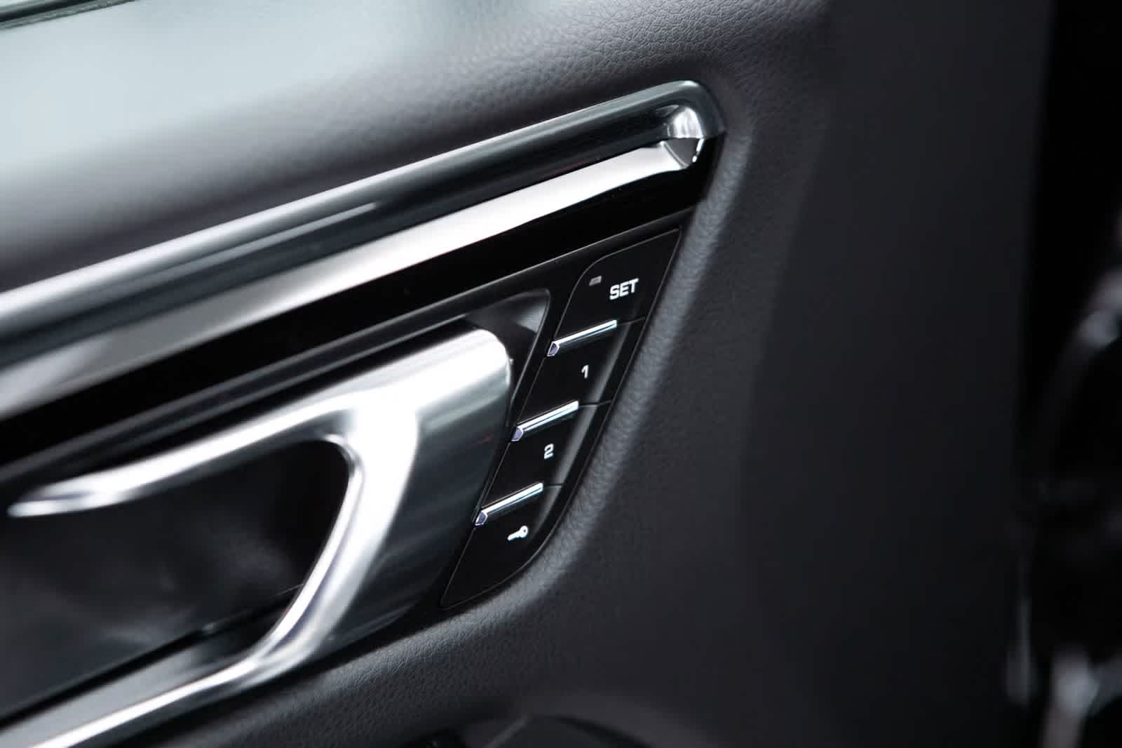 Thumbnail: 2026 Porsche Macan - 24