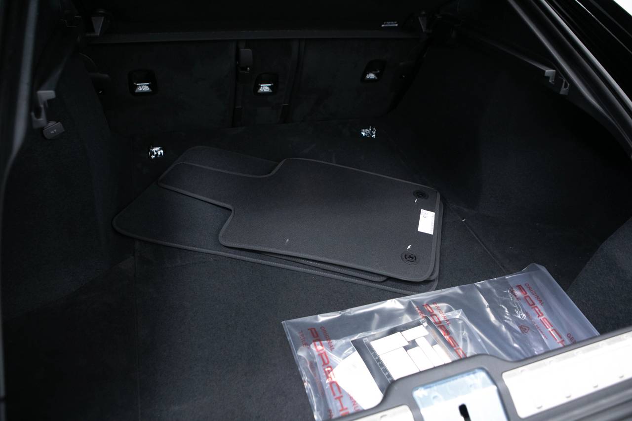 Thumbnail: 2026 Porsche Panamera - 38