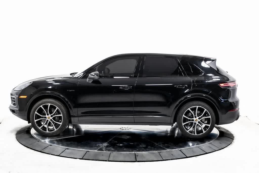 2022 Porsche Cayenne Platinum Edition E-Hybrid photo 2