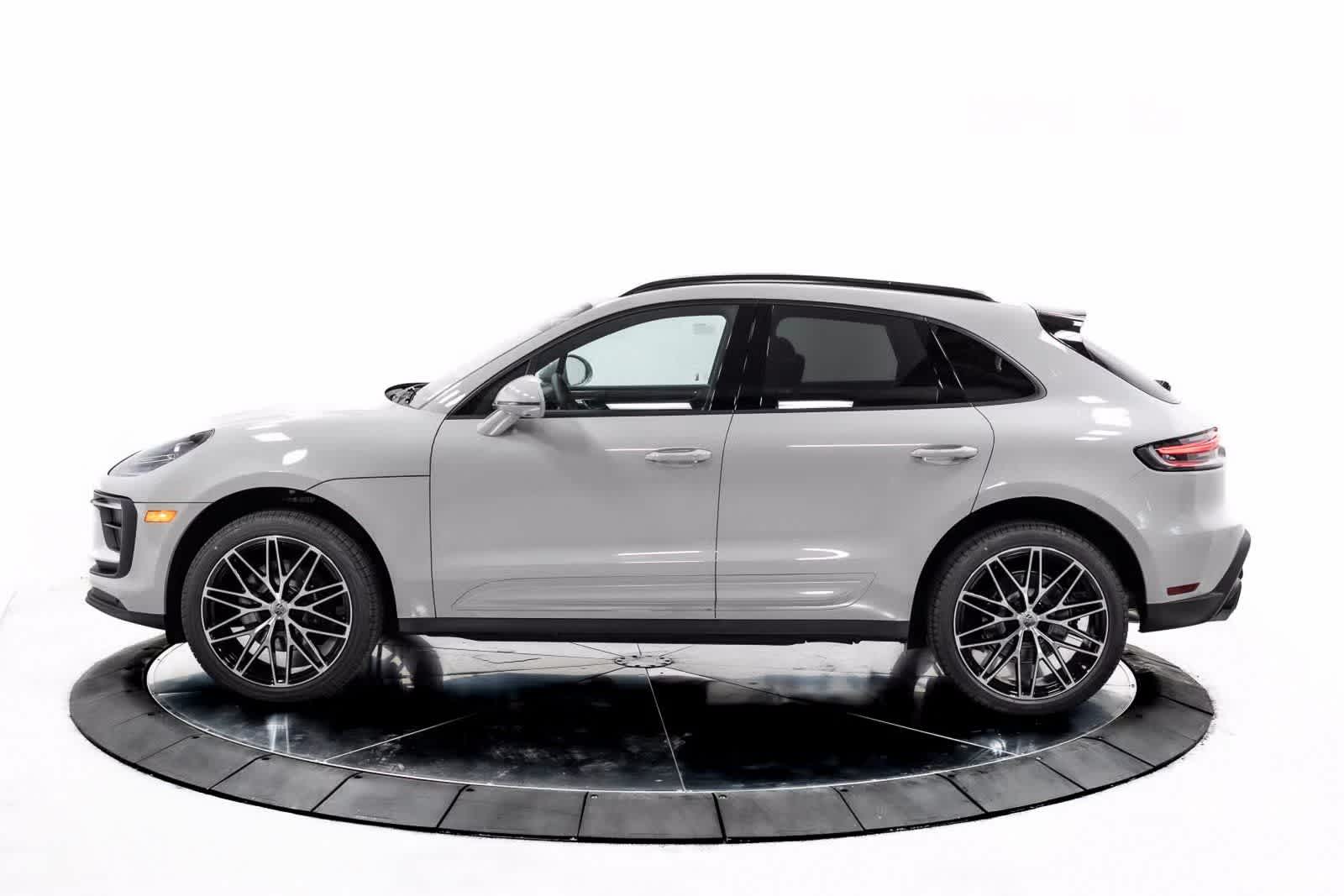 Thumbnail: 2025 Porsche Macan - 2