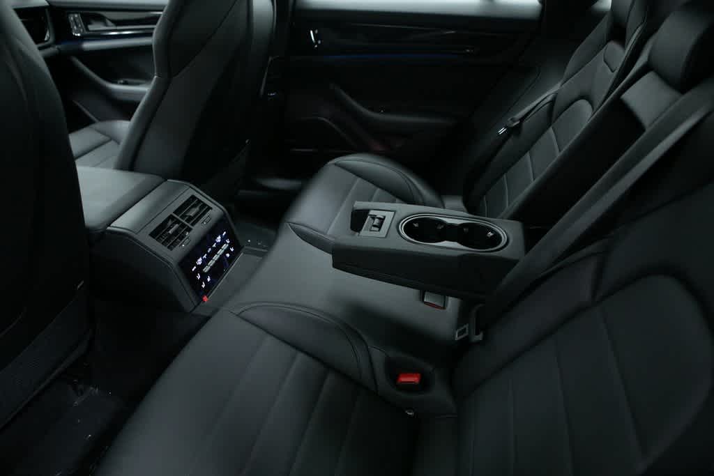 Thumbnail: 2025 Porsche Panamera - 32