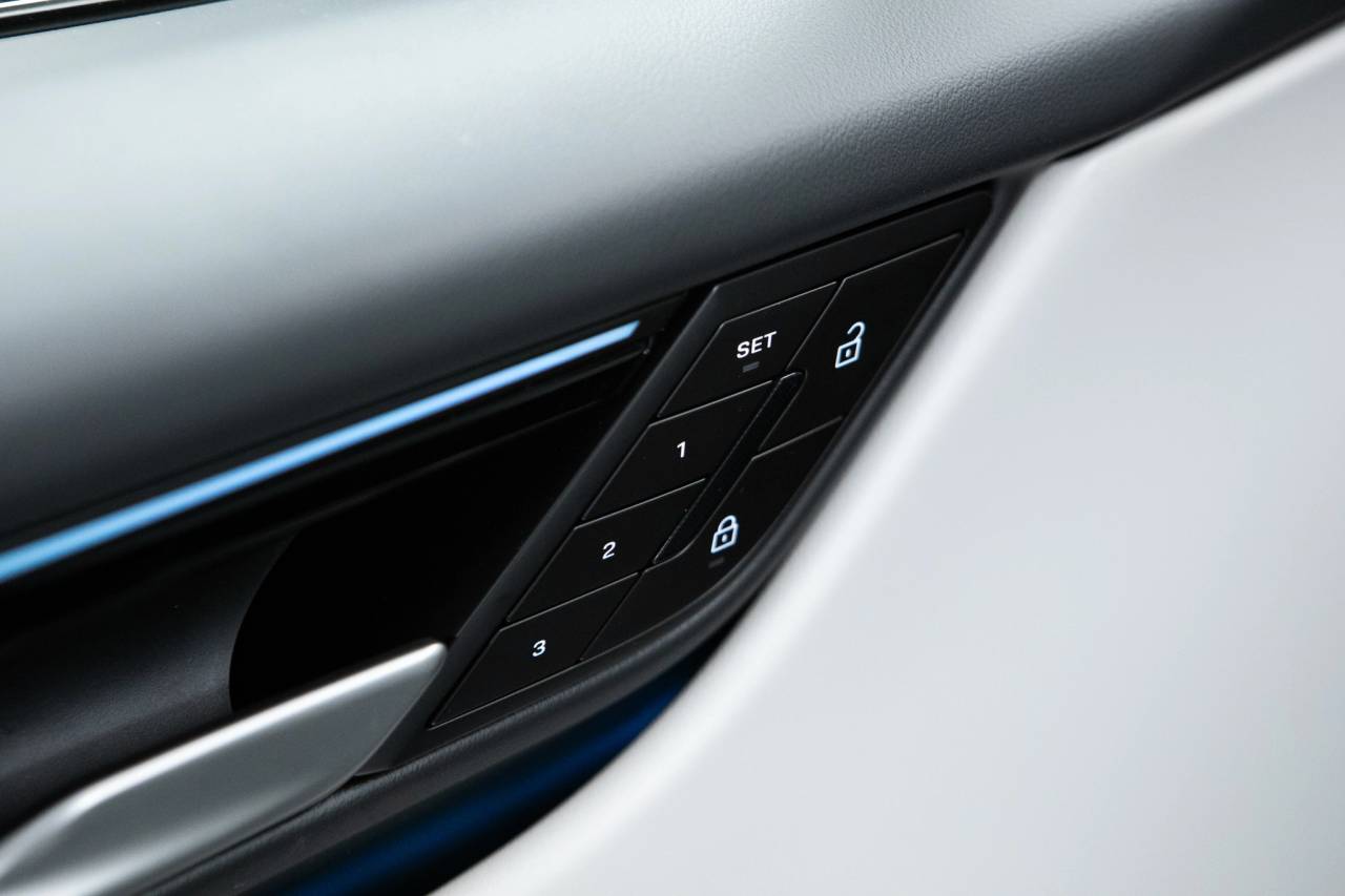 Thumbnail: 2026 Porsche Macan - 24