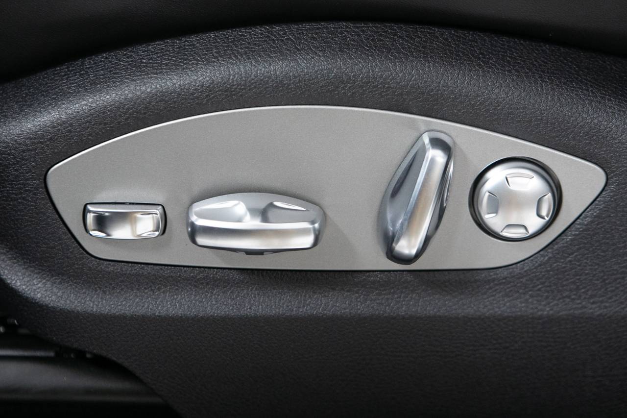 Thumbnail: 2026 Porsche Macan - 24