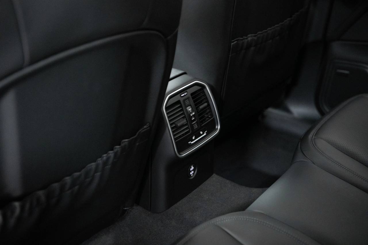 Thumbnail: 2026 Porsche Macan - 36