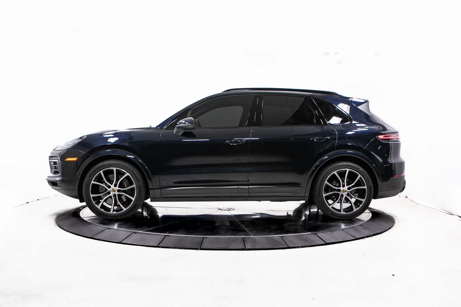 2023 Porsche Cayenne Platinum Edition photo 2