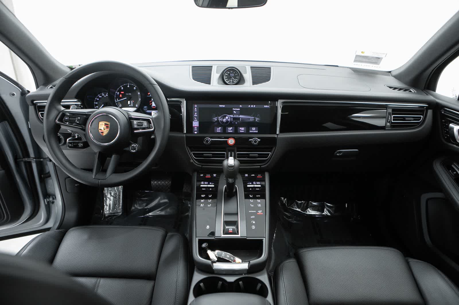 Thumbnail: 2026 Porsche Macan - 13