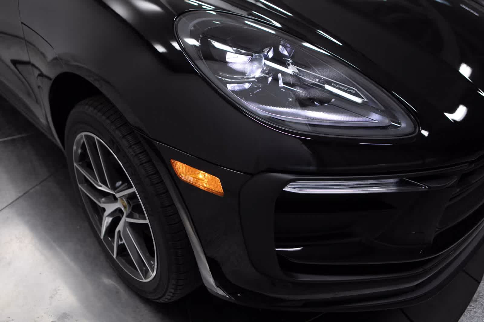 Thumbnail: 2026 Porsche Macan - 12