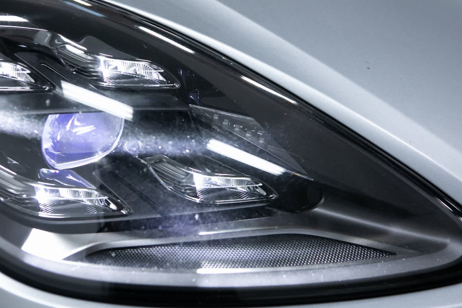 Thumbnail: 2022 Porsche Cayenne - 32