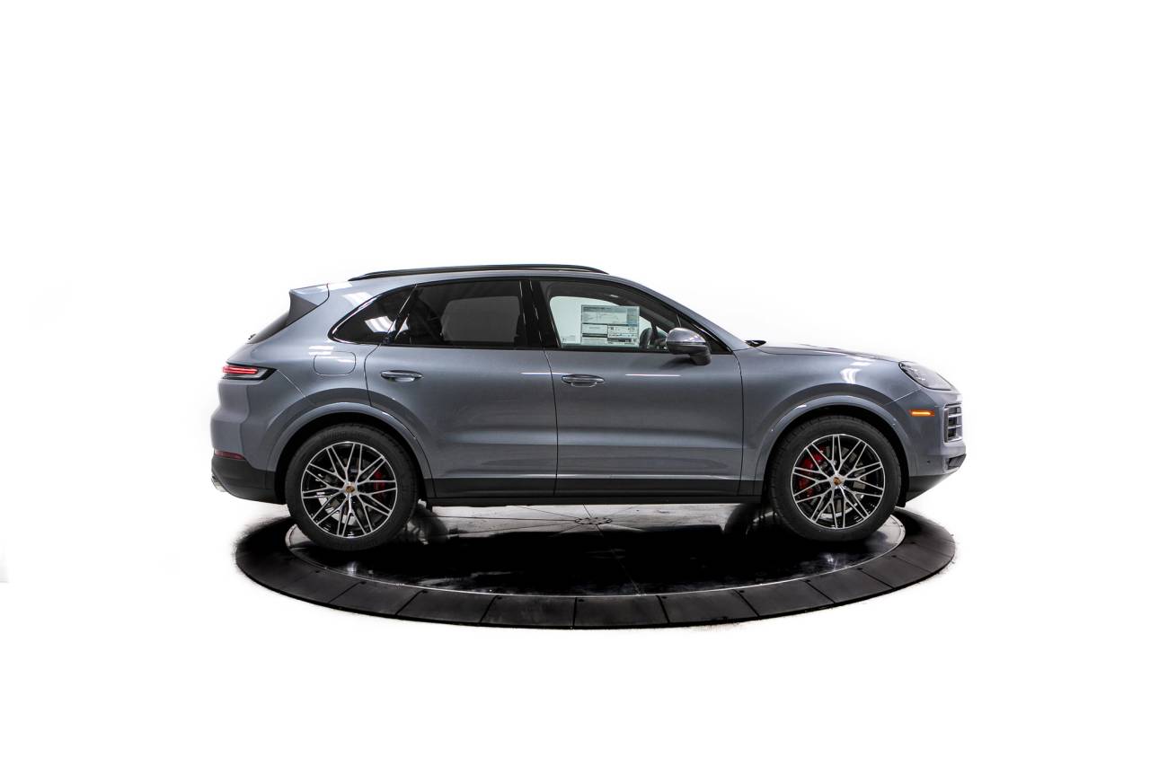 Thumbnail: 2026 Porsche Cayenne - 8