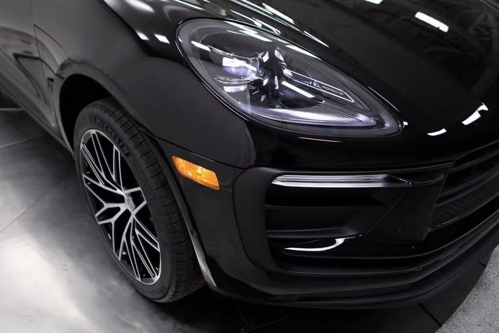 Thumbnail: 2025 Porsche Macan - 12