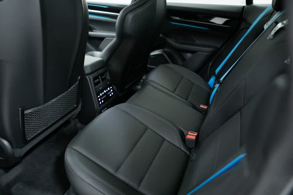 Thumbnail: 2025 Porsche Macan - 32