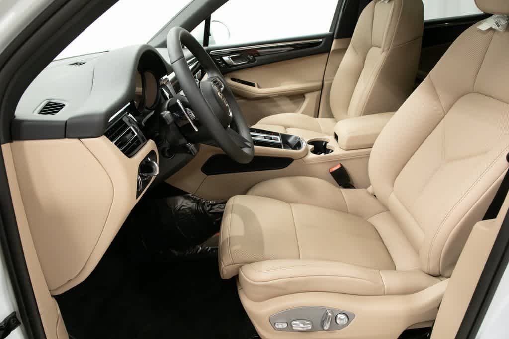 Thumbnail: 2025 Porsche Macan - 16
