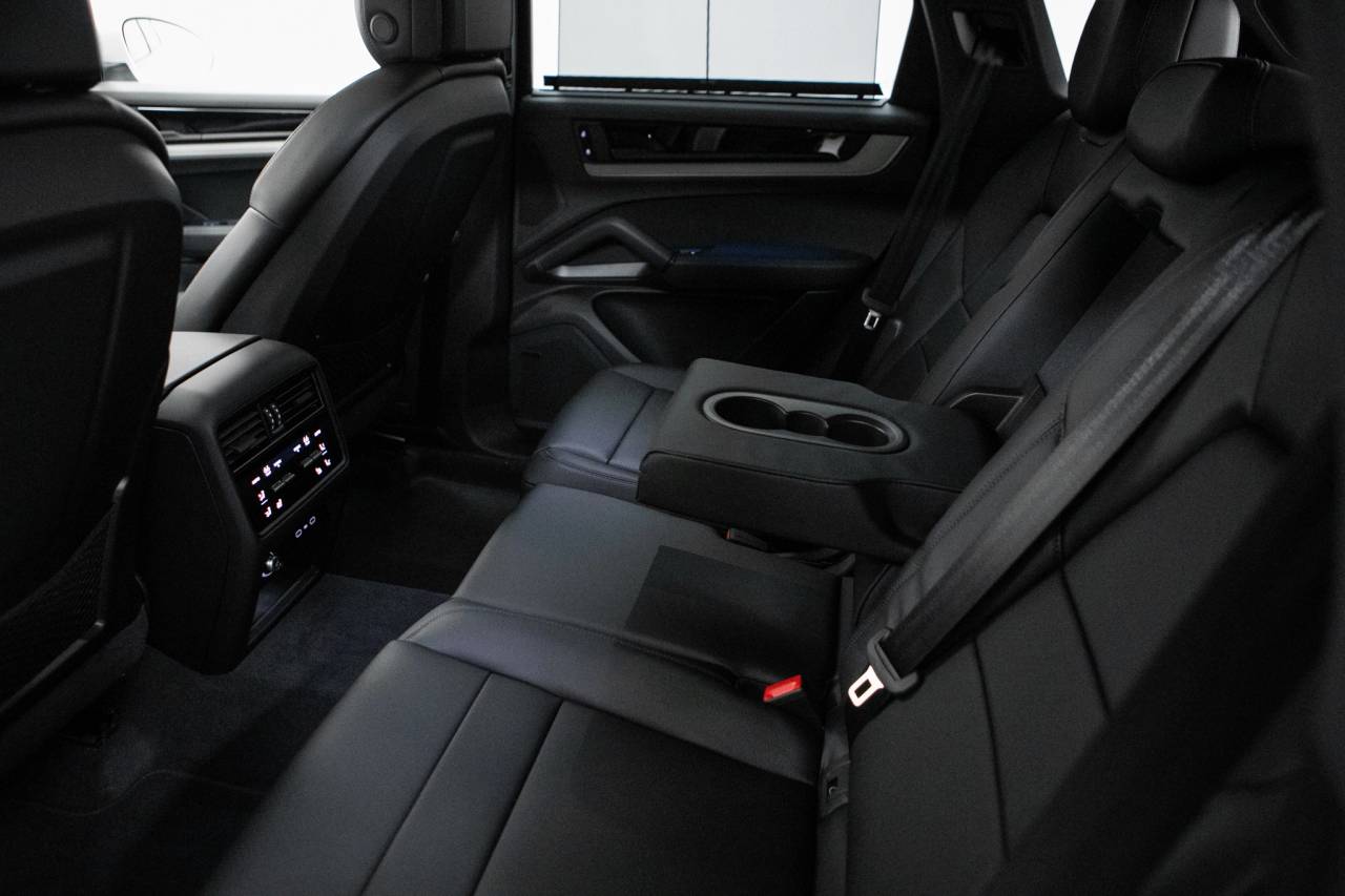 Thumbnail: 2026 Porsche Cayenne - 35