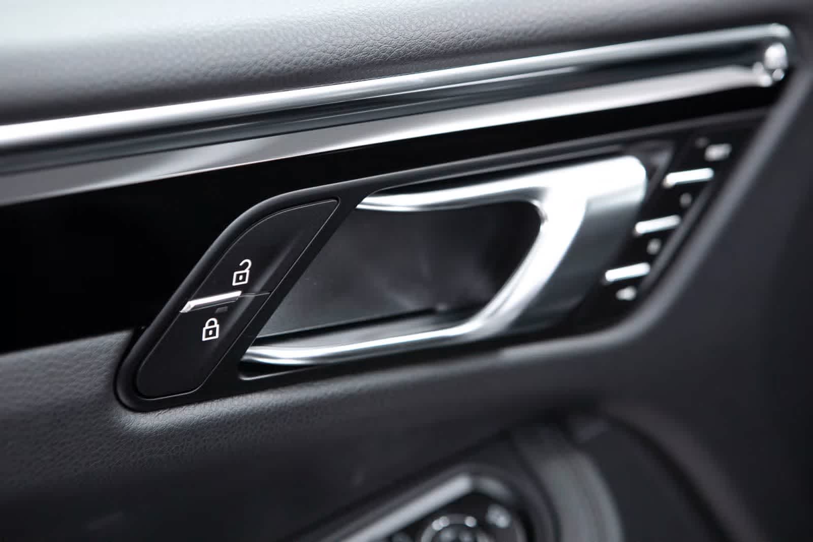 Thumbnail: 2026 Porsche Macan - 25