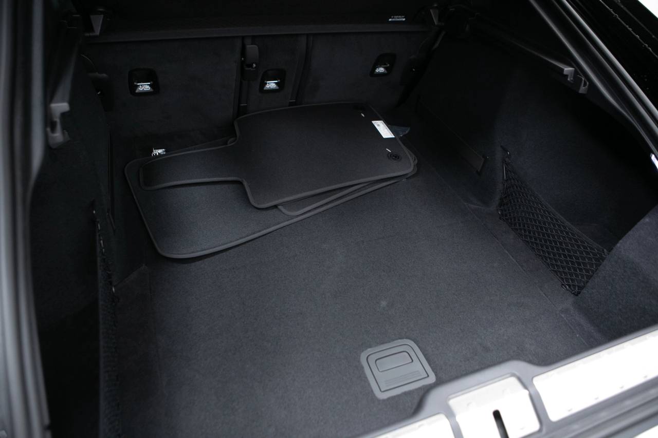 Thumbnail: 2026 Porsche Panamera - 38