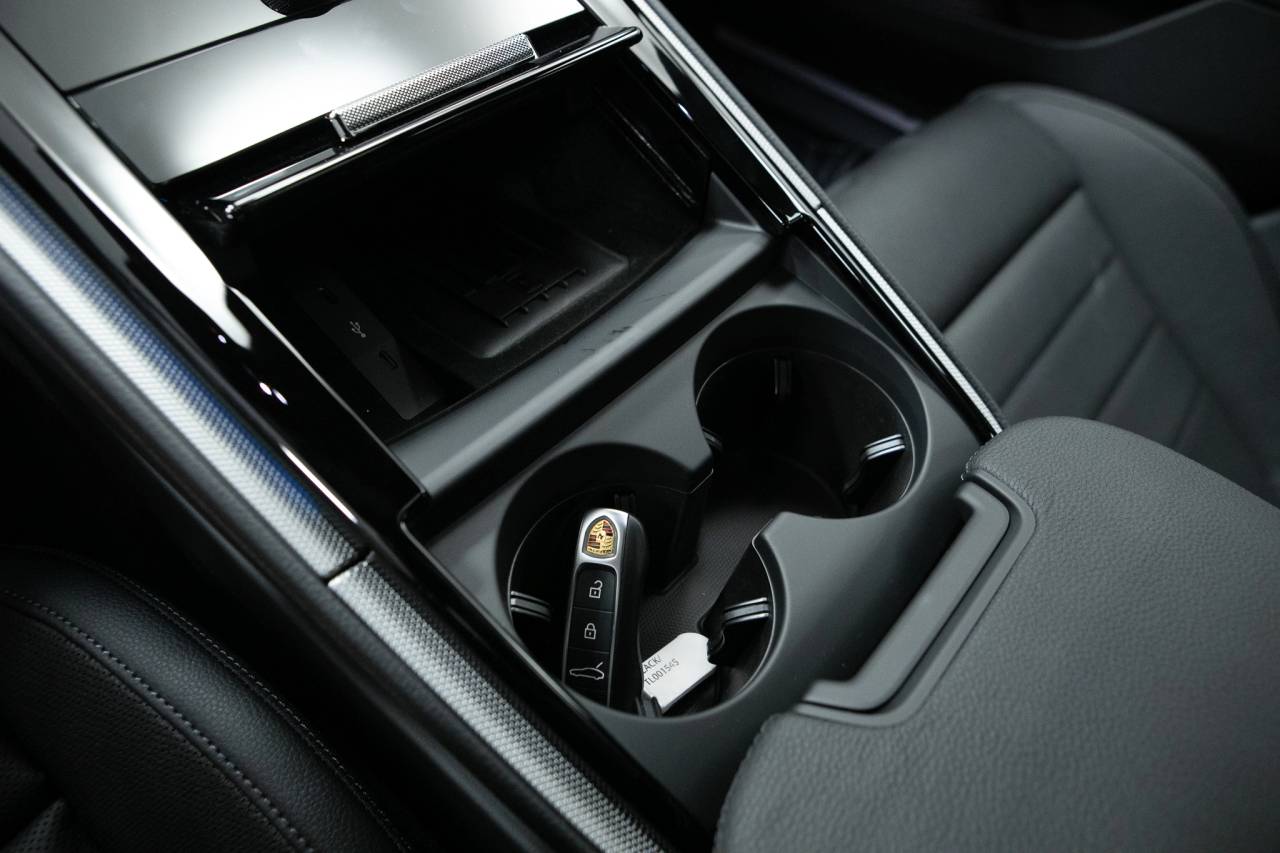 Thumbnail: 2026 Porsche Panamera - 30