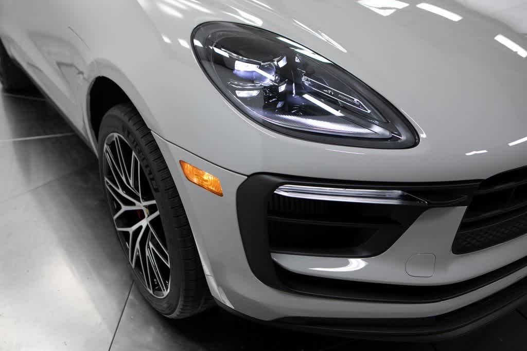 Thumbnail: 2025 Porsche Macan - 12