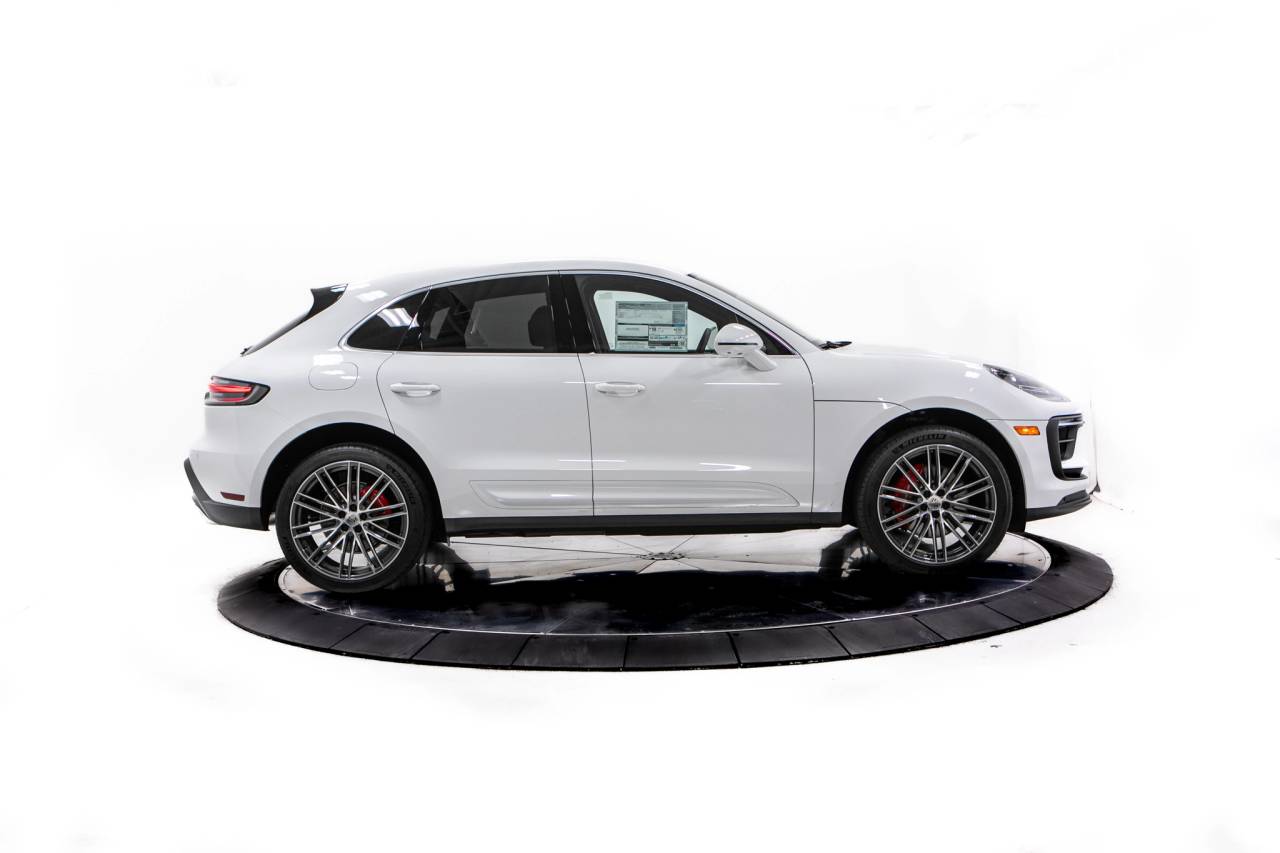 Thumbnail: 2026 Porsche Macan - 8