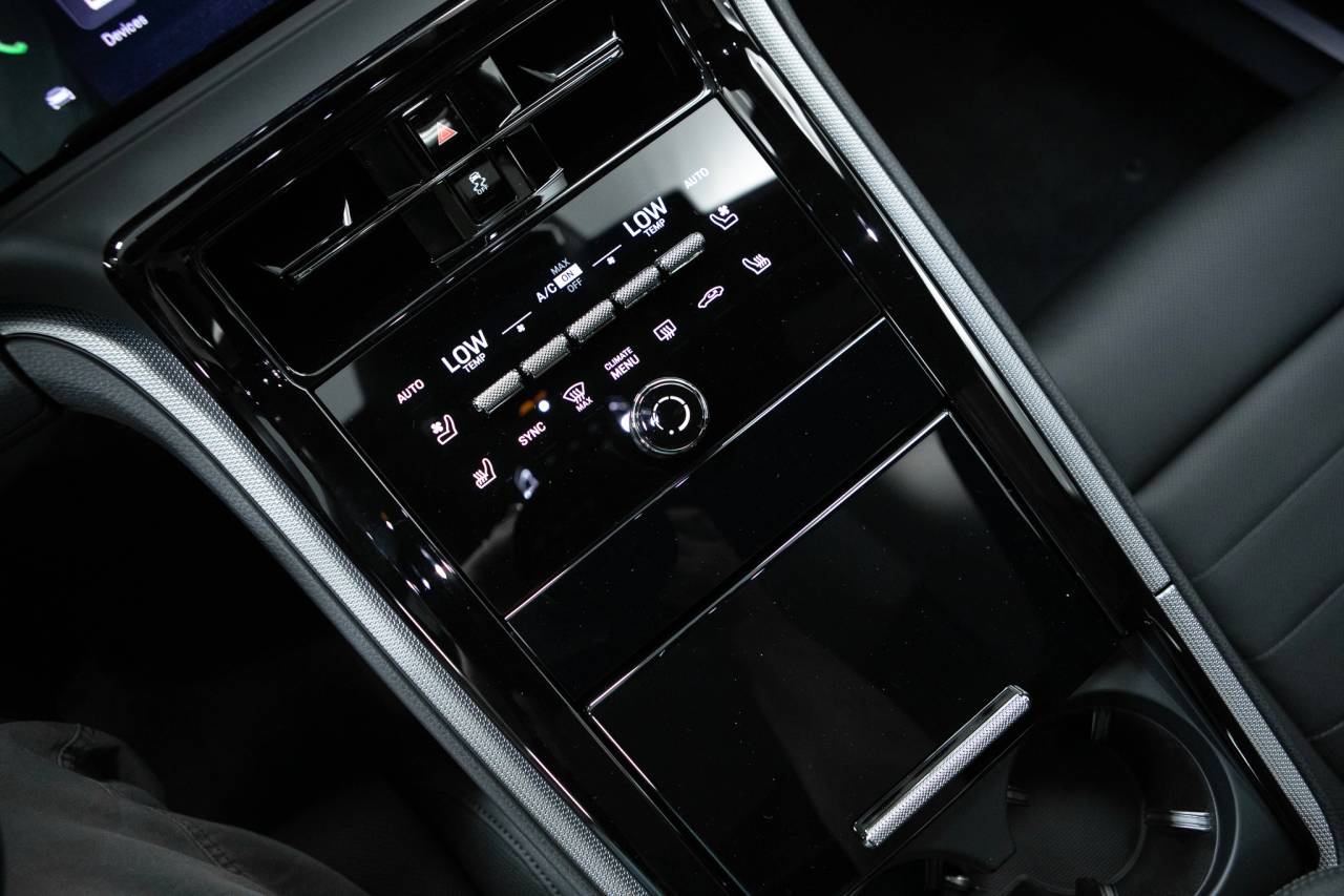 Thumbnail: 2026 Porsche Panamera - 27