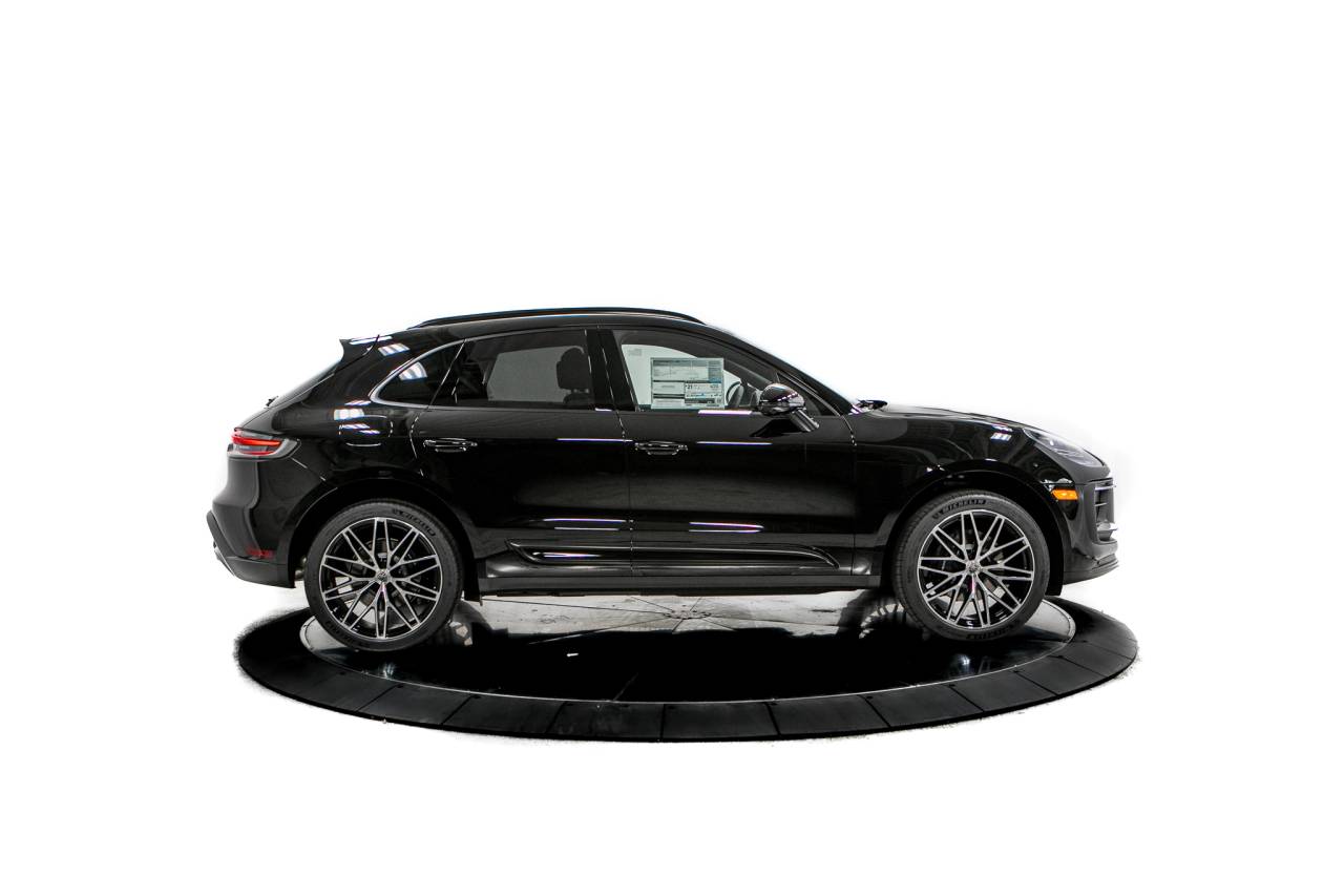 Thumbnail: 2026 Porsche Macan - 8