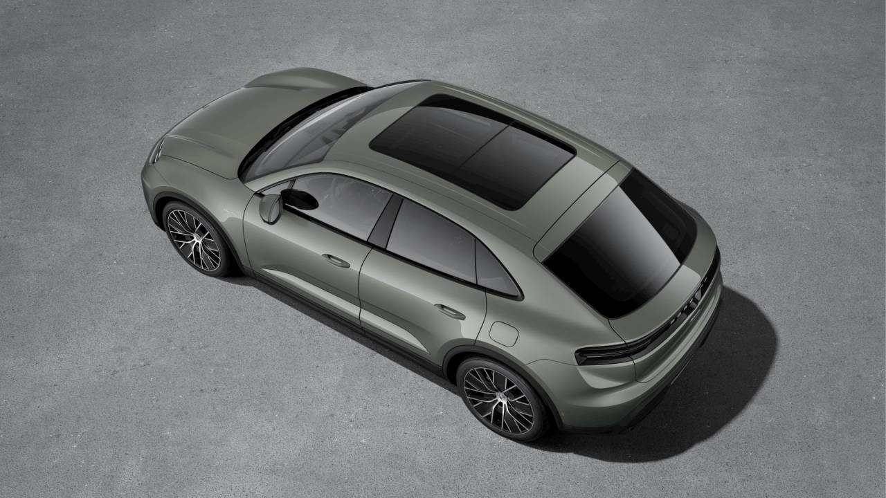 Thumbnail: 2026 Porsche Macan - 4