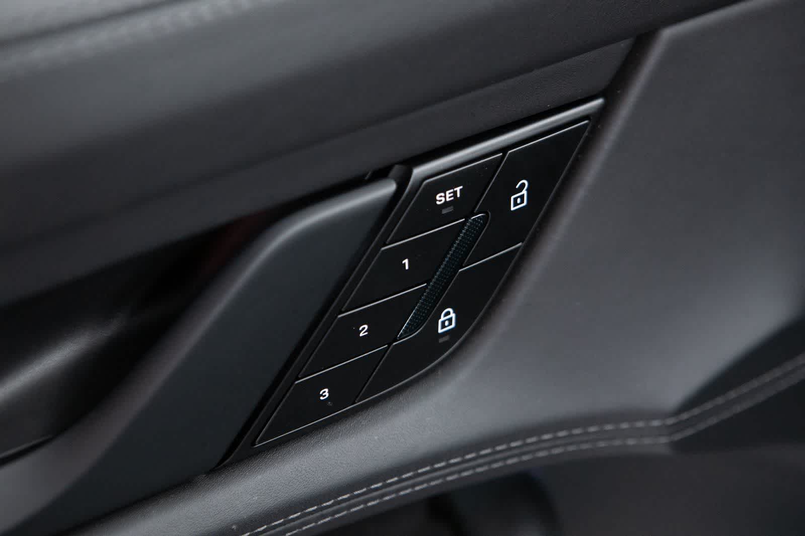 Thumbnail: 2022 Porsche Taycan - 19