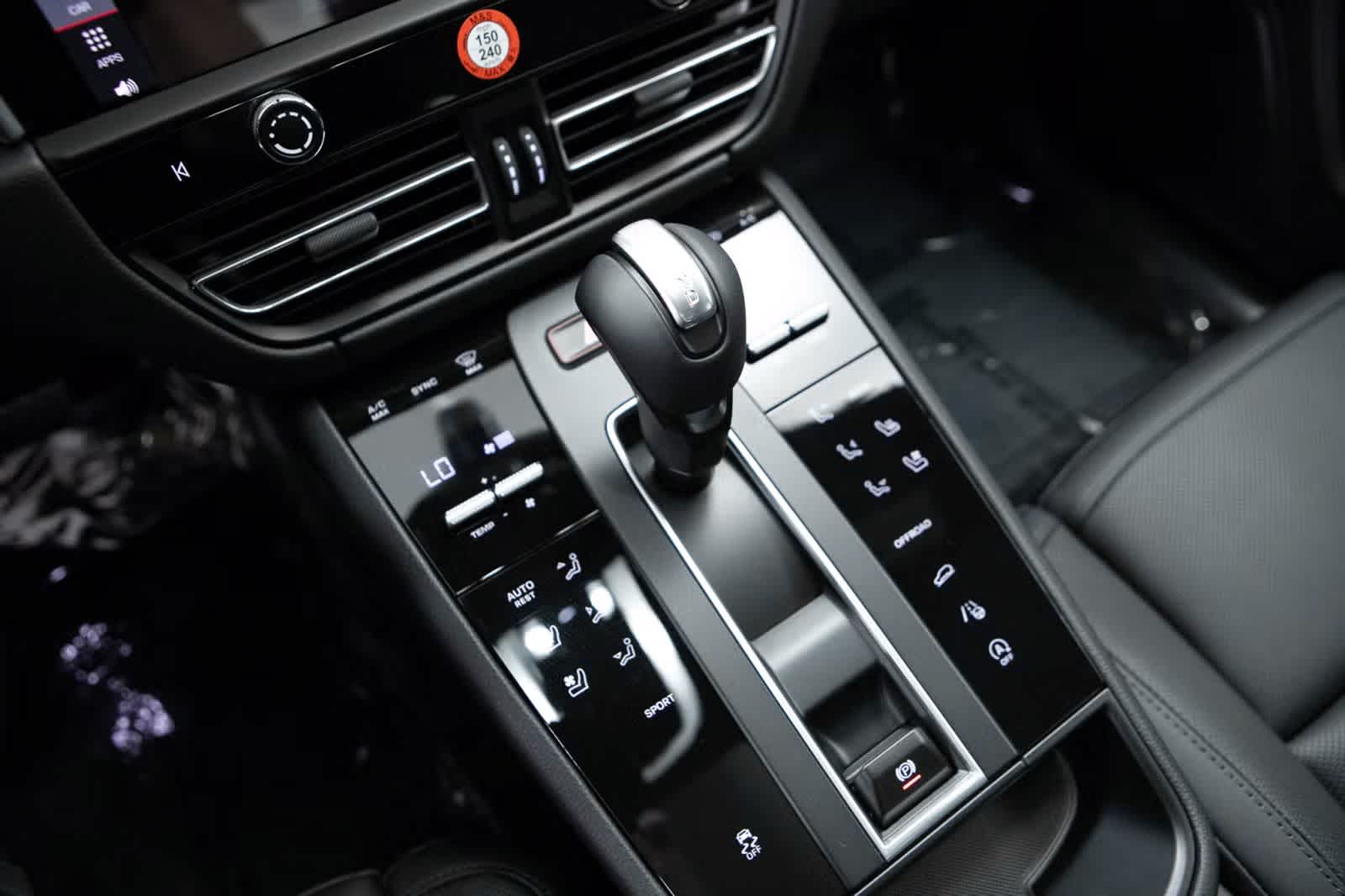 Thumbnail: 2026 Porsche Macan - 29