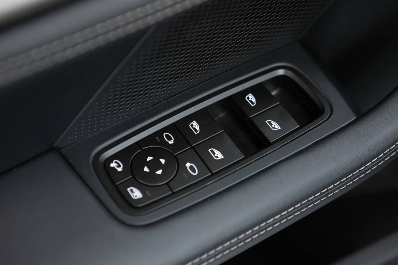 Thumbnail: 2026 Porsche Taycan - 26