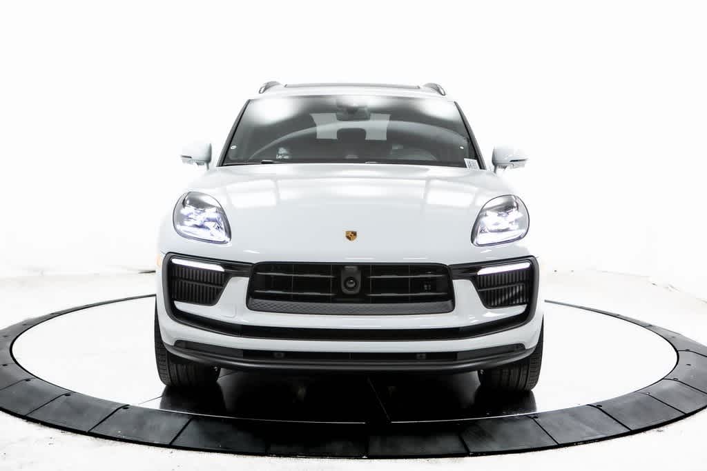 Thumbnail: 2025 Porsche Macan - 10