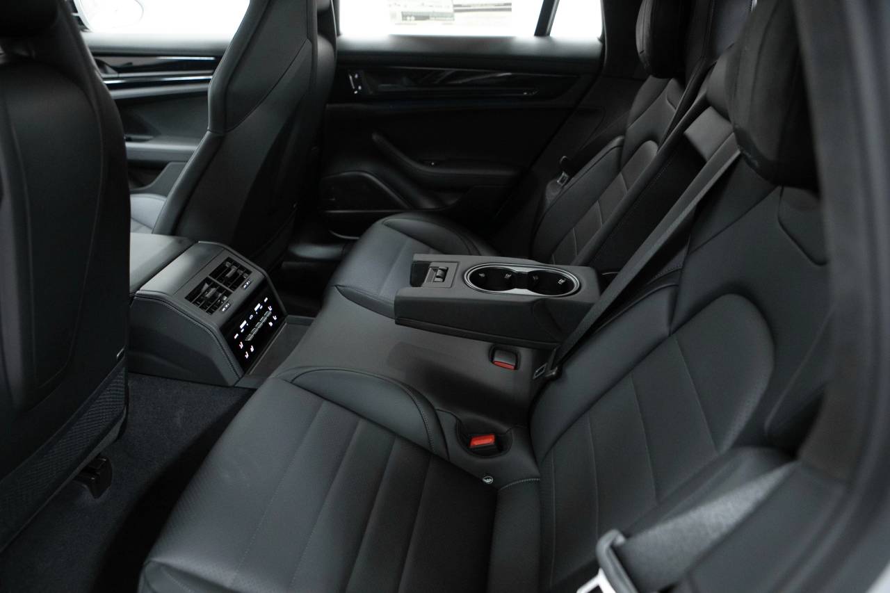 Thumbnail: 2026 Porsche Panamera - 37