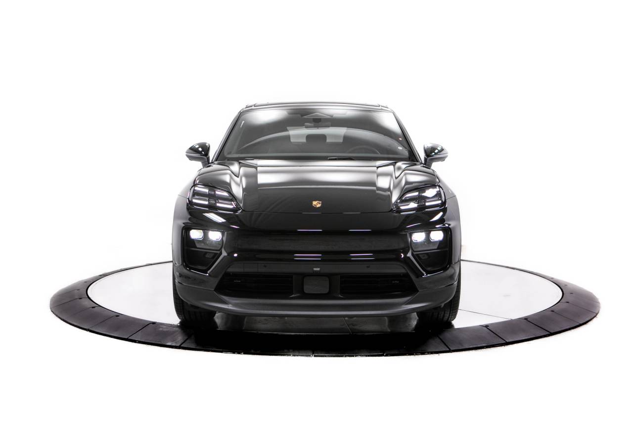 Thumbnail: 2026 Porsche Macan - 10