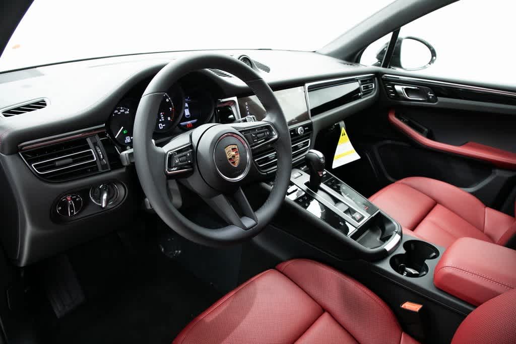 Thumbnail: 2025 Porsche Macan - 4