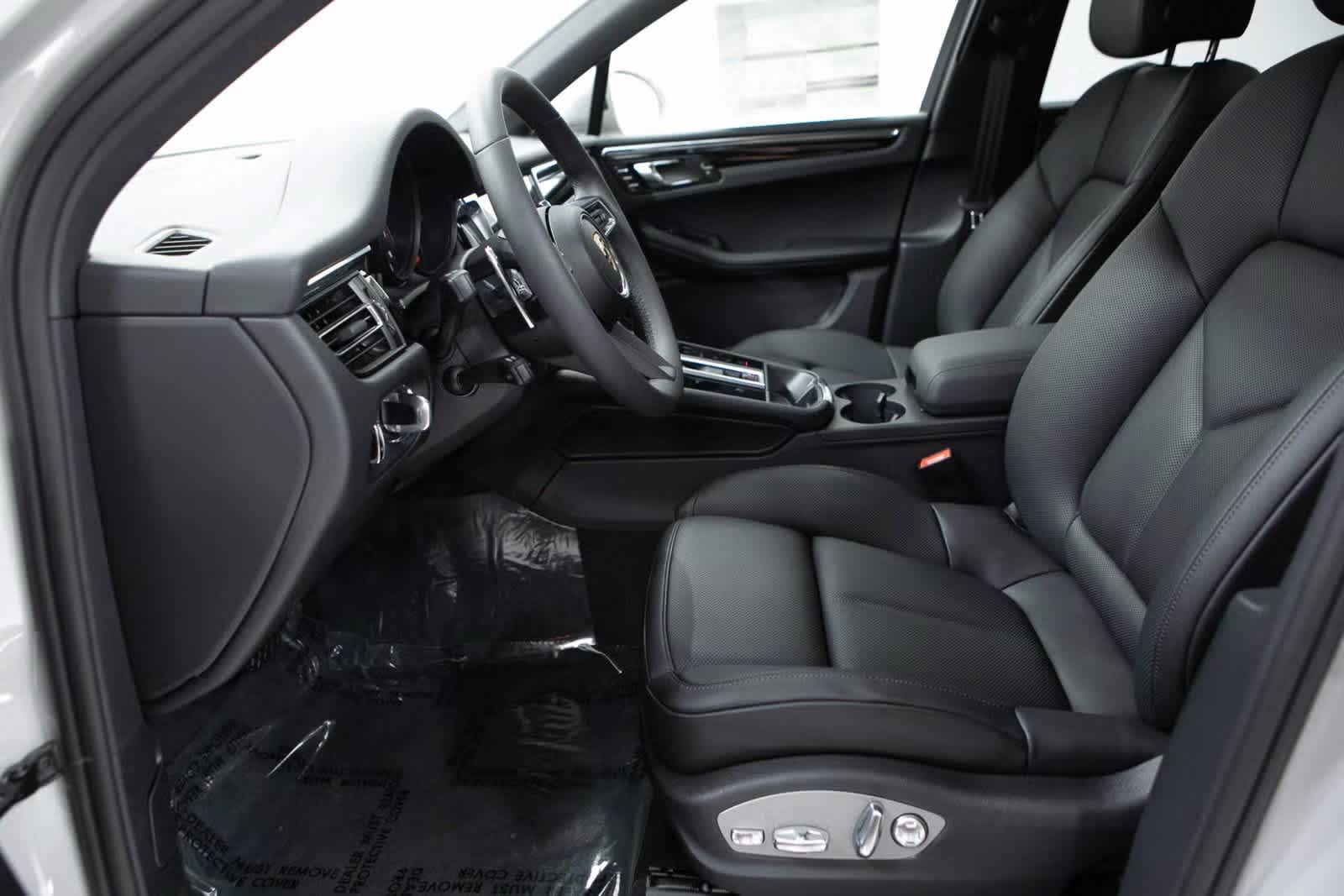 Thumbnail: 2025 Porsche Macan - 17