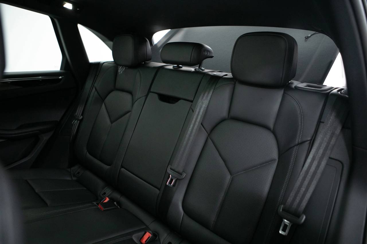 Thumbnail: 2026 Porsche Macan - 39