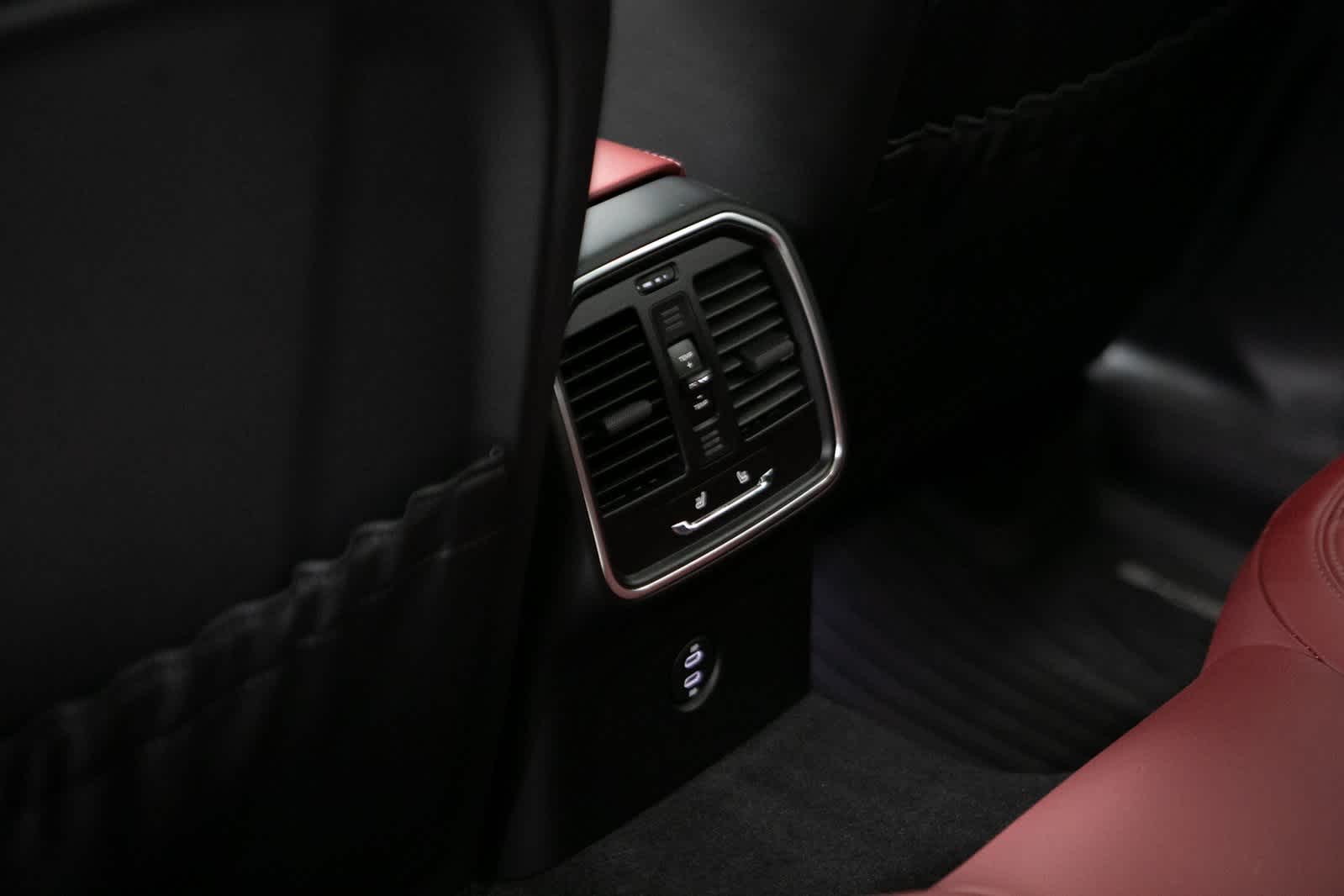 Thumbnail: 2025 Porsche Macan - 29