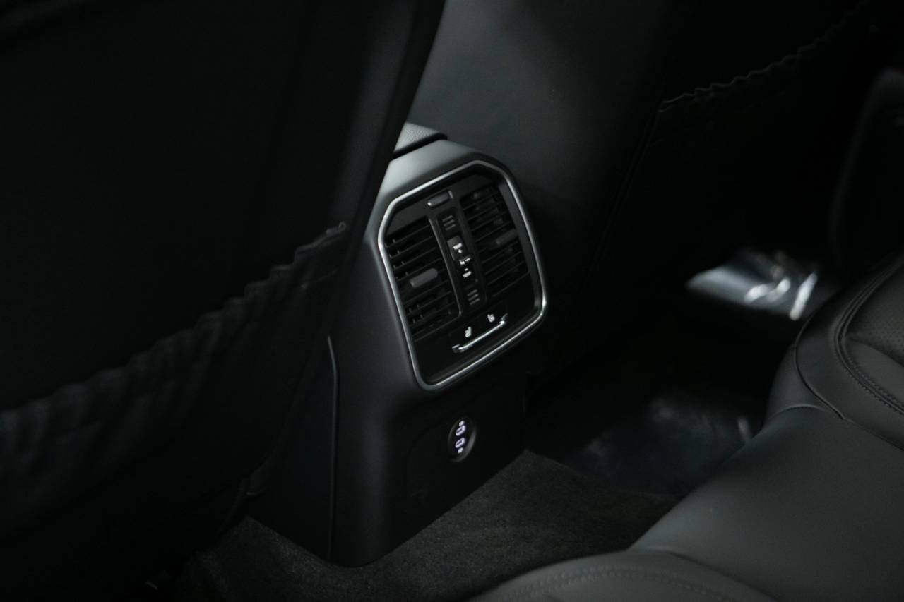 Thumbnail: 2026 Porsche Macan - 35