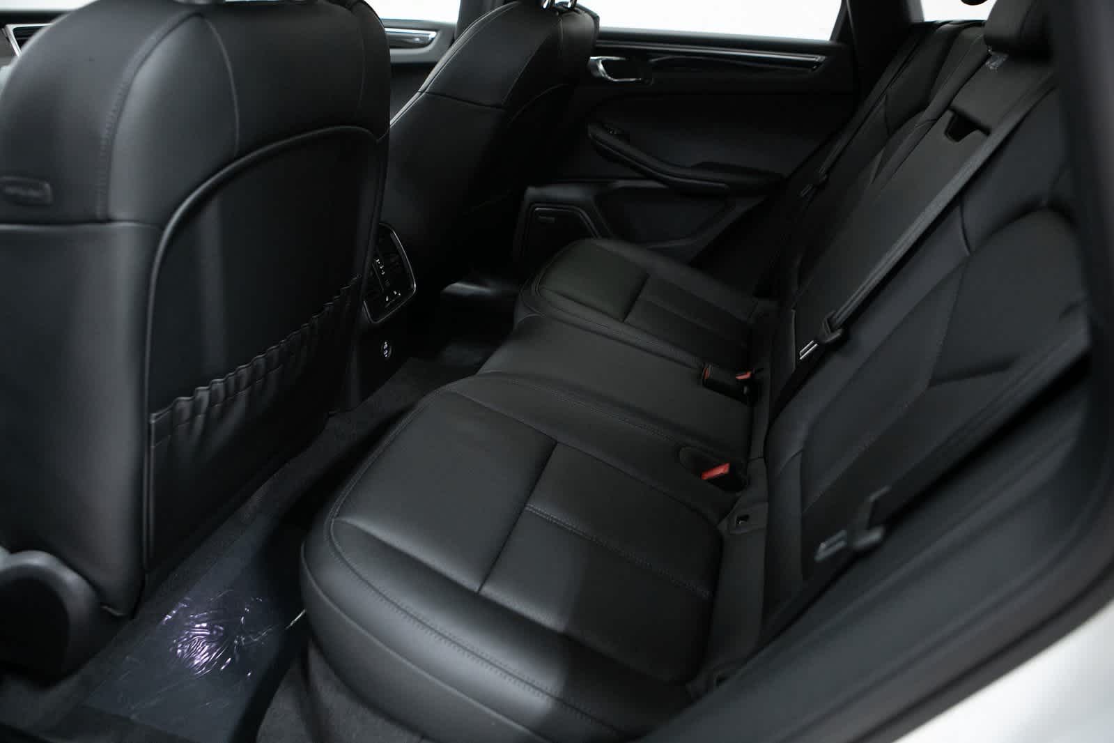 Thumbnail: 2025 Porsche Macan - 28