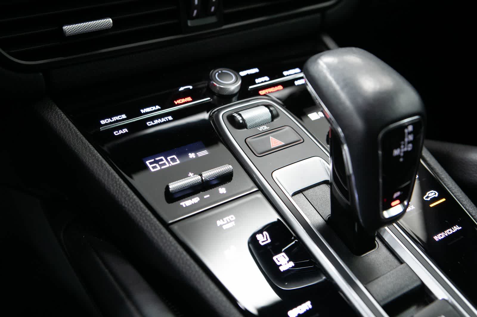 Thumbnail: 2023 Porsche Cayenne - 29