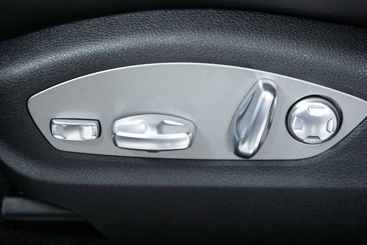 Thumbnail: 2026 Porsche Macan - 23